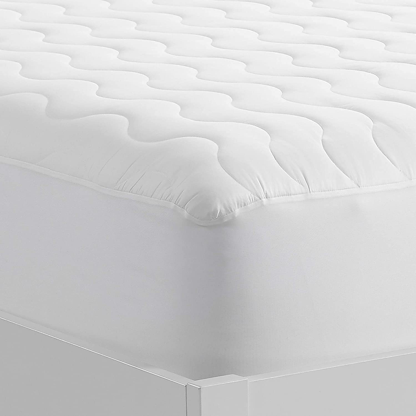 Rynx | Serta Perfect Sleeper Basic Comfort mattress protector, air dry moisture wicking, microfiber filling, Scotchgard stain protection, antimicrobial odor protection, cooling, queen, white