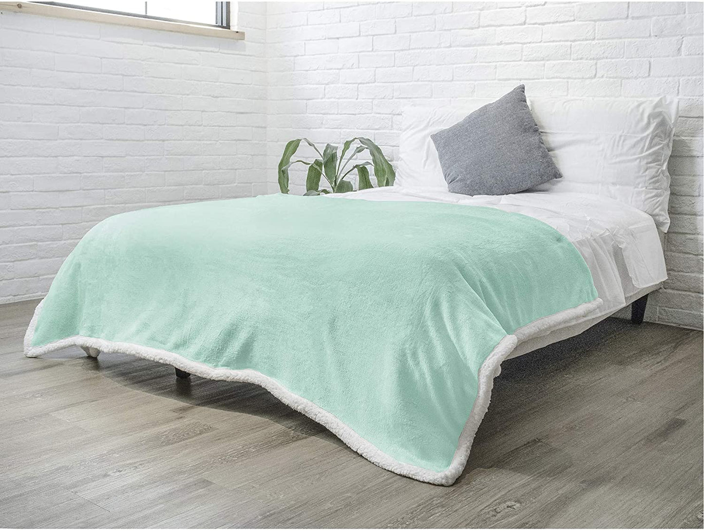 Rynx | Twin Plush Sherpa Blanket