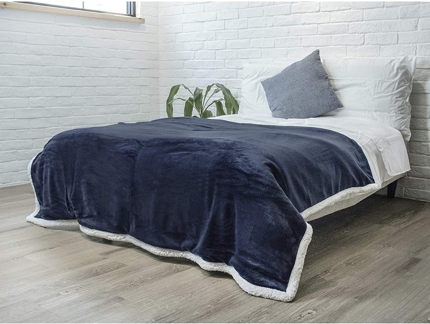 Rynx | Twin Plush Sherpa Blanket