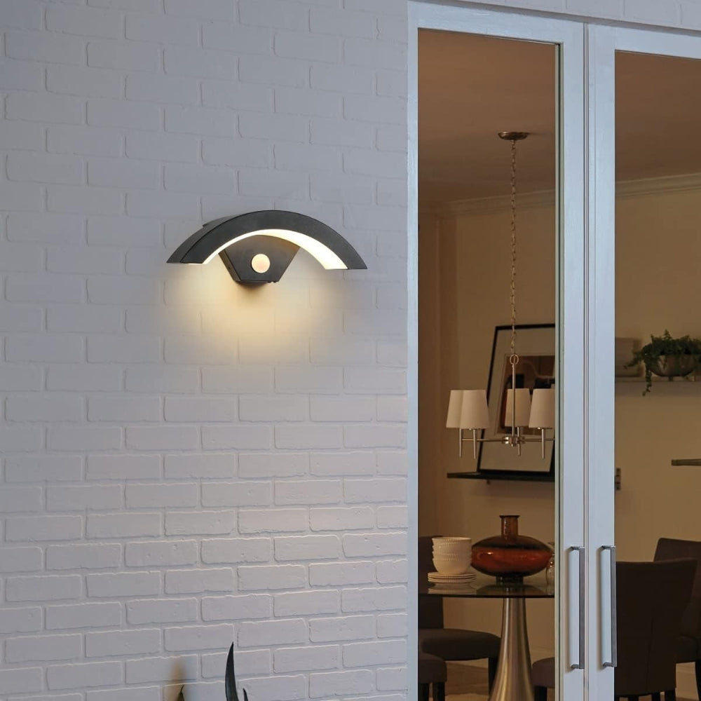 Rynx | EyeGlow adjustable wall lamp – elegant minimalist design
