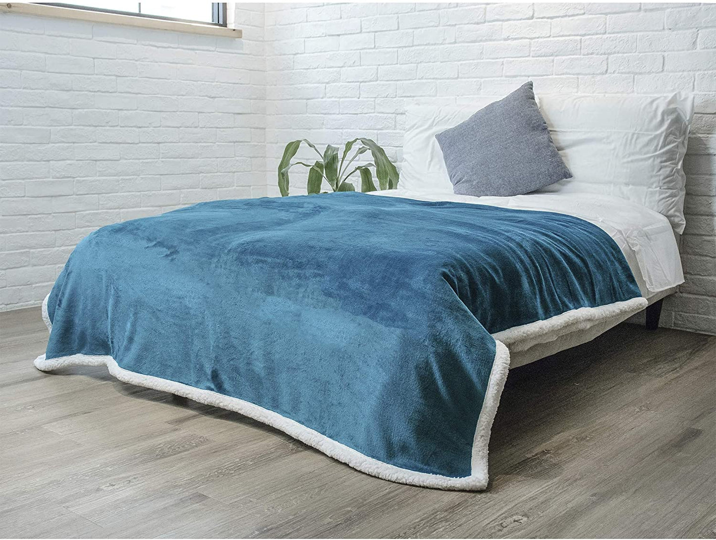 Rynx | Twin Plush Sherpa Blanket
