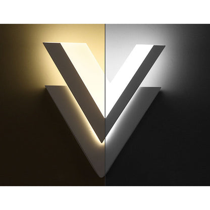Rynx | Minimalist V-shaped LED wall lamp