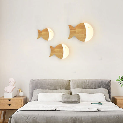 Rynx | Fynnora Nordic Wall Lamp | Oak & Acrylic | Minimalist Fish Design | LED Lighting