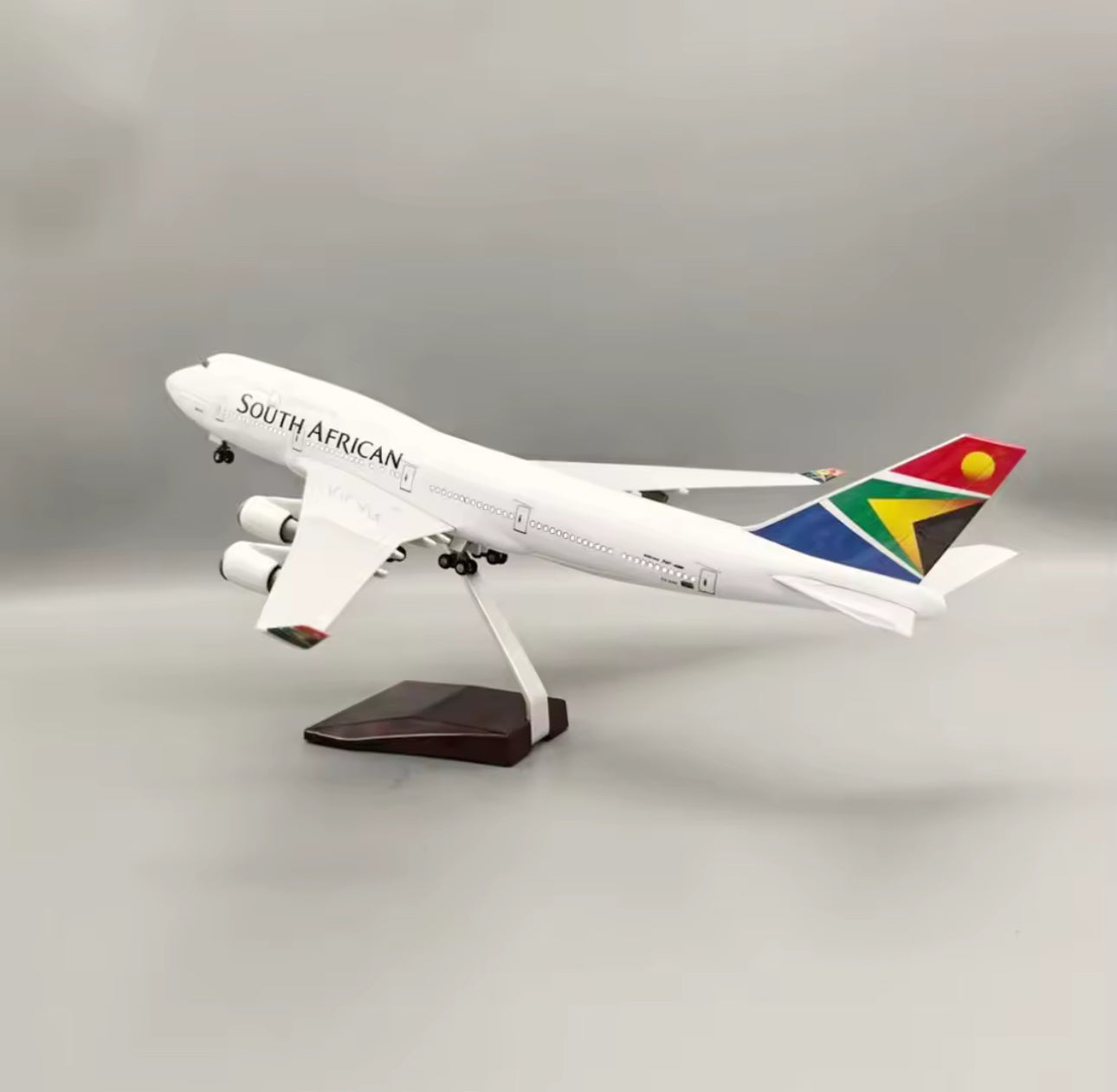 Rynx | South African Airways Boeing 747-300 ZS-SAK Model Aircraft 45 cm - 1:150 Resin/Metal Alloy Cast Jet with Display Stand