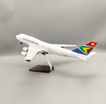 Rynx | South African Airways Boeing 747-300 ZS-SAK Model Aircraft 45 cm - 1:150 Resin/Metal Alloy Cast Jet with Display Stand