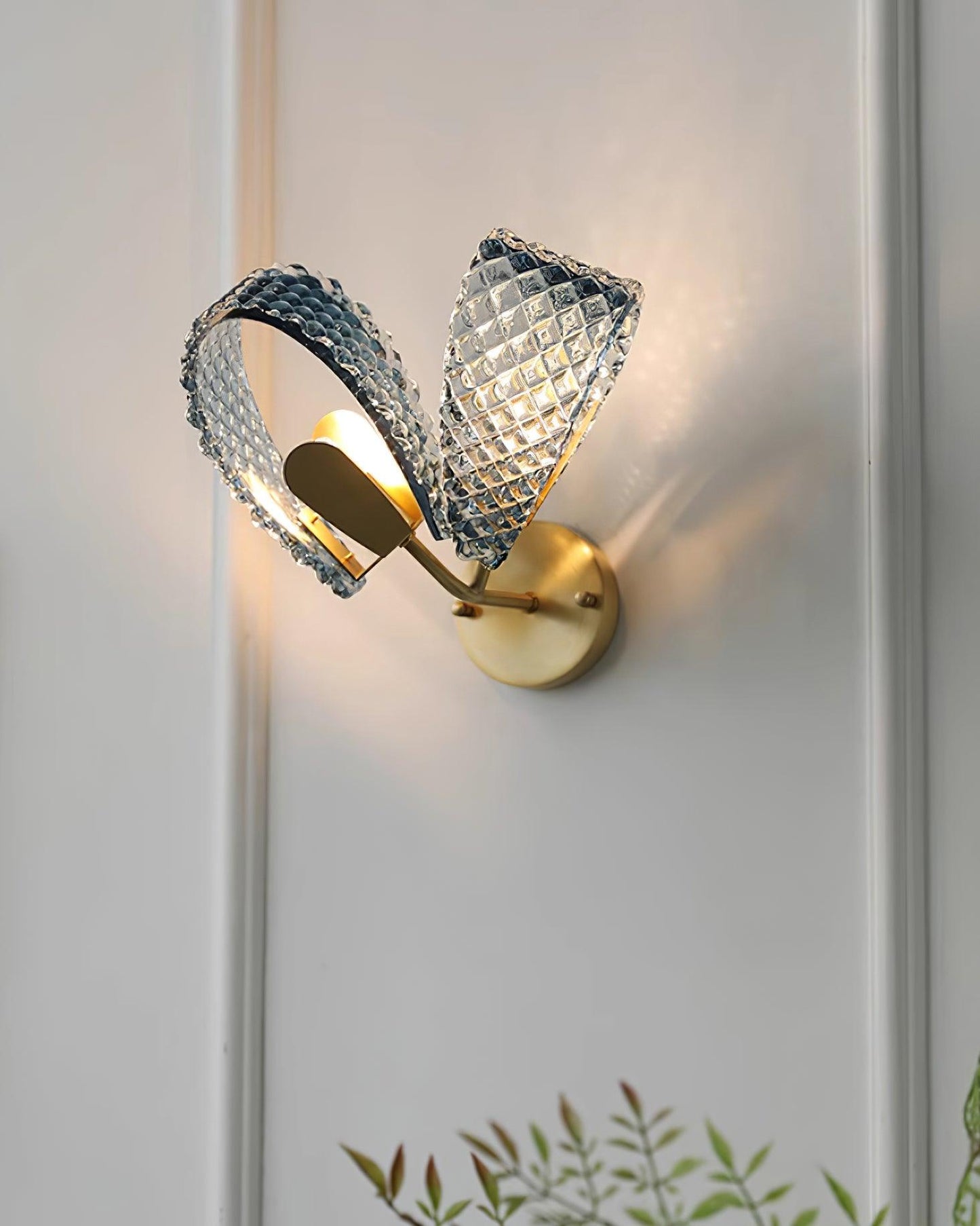 Rynx | Blue Ribbon Wall Lamp