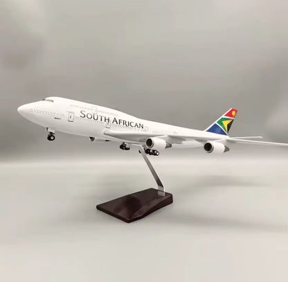 Rynx | South African Airways Boeing 747-300 ZS-SAK Model Aircraft 45 cm - 1:150 Resin/Metal Alloy Cast Jet with Display Stand