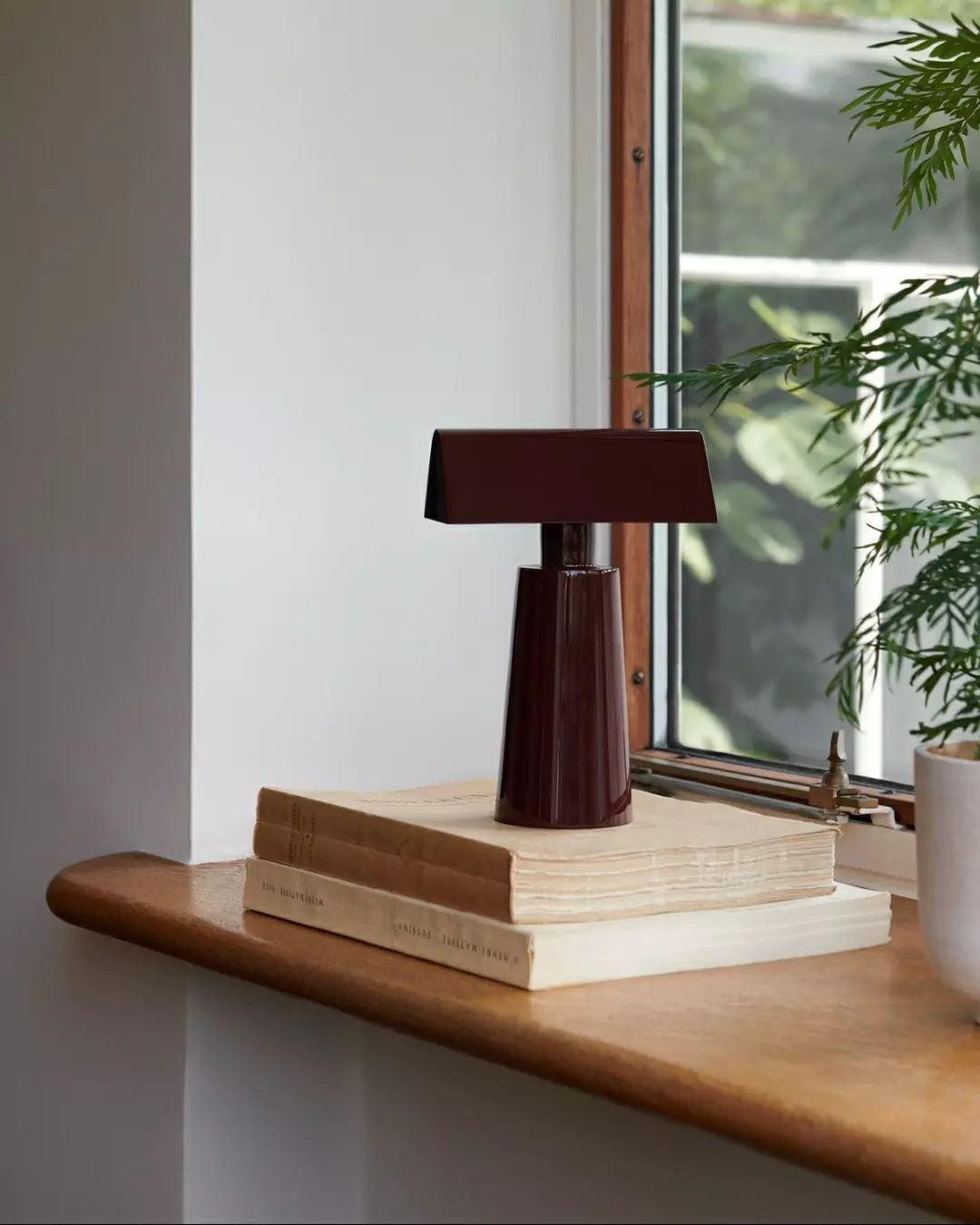 Rynx | Caret Table Lamp