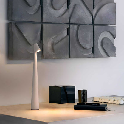Rynx | LunaSlim Elegant Table Lamp with Wireless Functionality