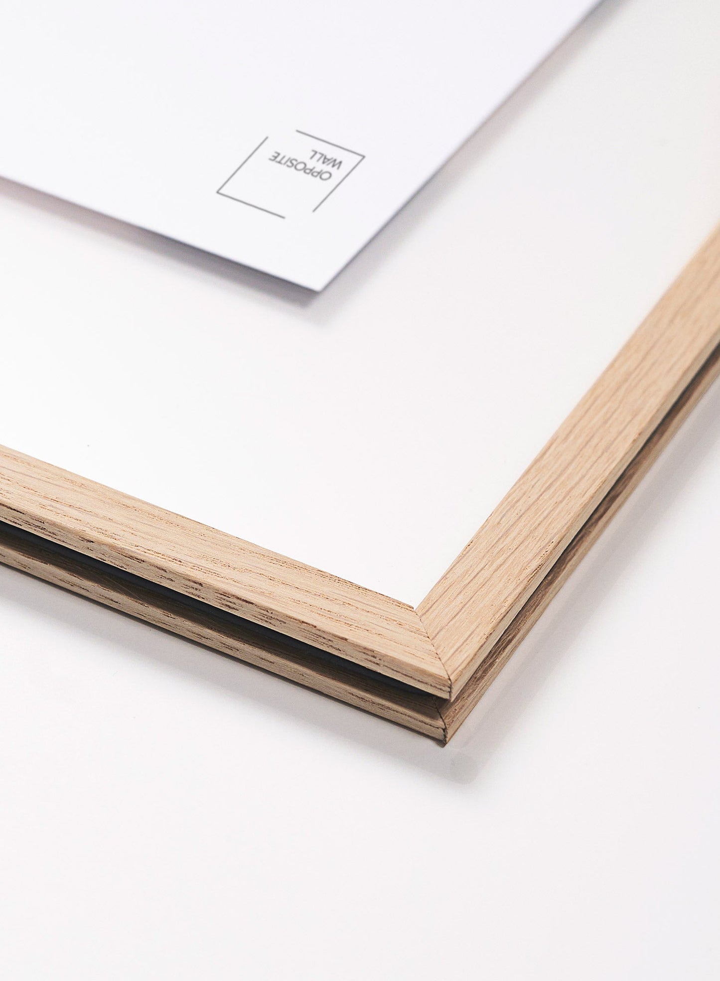 Rynx | Floating solid oak frame, 8x10 inches | 20x25 cm