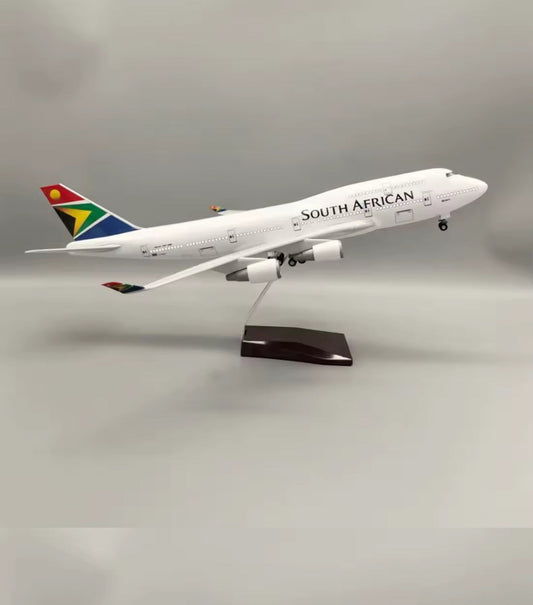 Rynx | South African Airways Boeing 747-300 ZS-SAK Model Aircraft 45 cm - 1:150 Resin/Metal Alloy Cast Jet with Display Stand