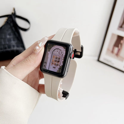 Rynx | For Apple Watch Series 9 45 mm Magnetic Square Buckle Silicone Watch Band (Starlight)