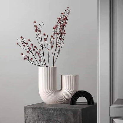 Rynx | U-shaped minimalist vase