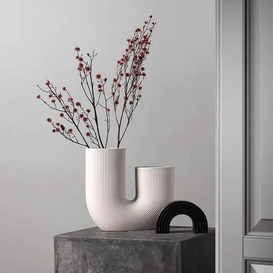 Rynx | U-shaped minimalist vase