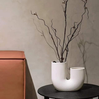 Rynx | U-shaped minimalist vase