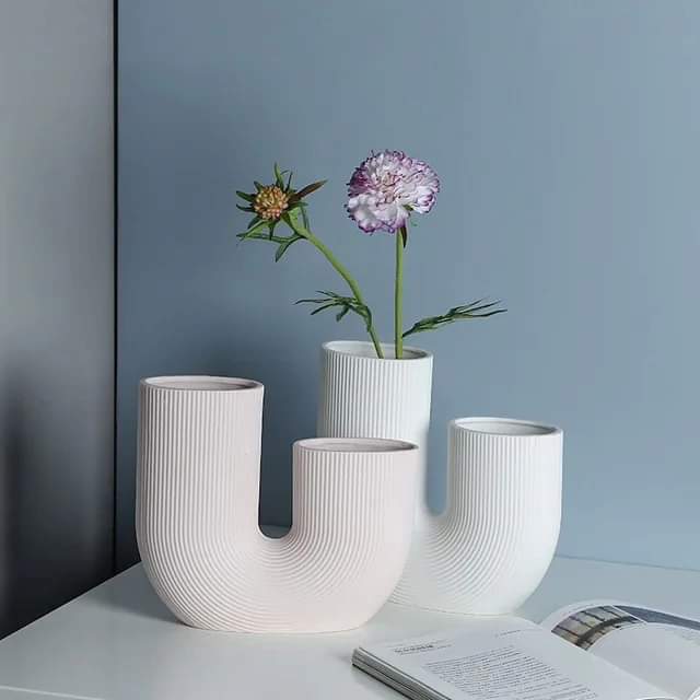 Rynx | U-shaped minimalist vase