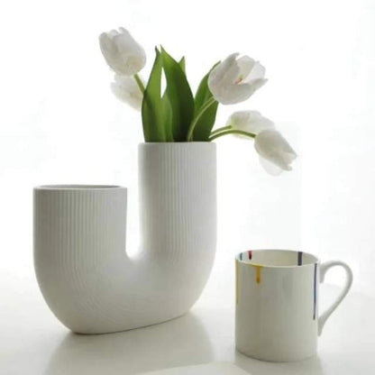 Rynx | U-shaped minimalist vase