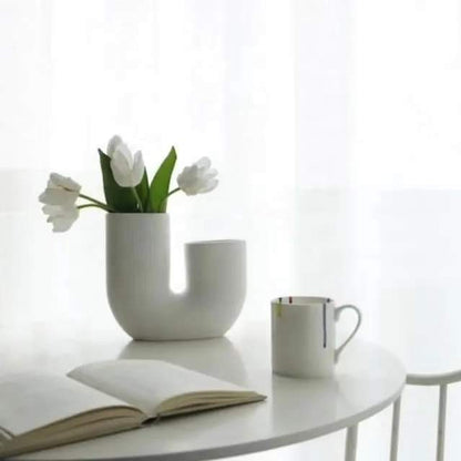 Rynx | U-shaped minimalist vase