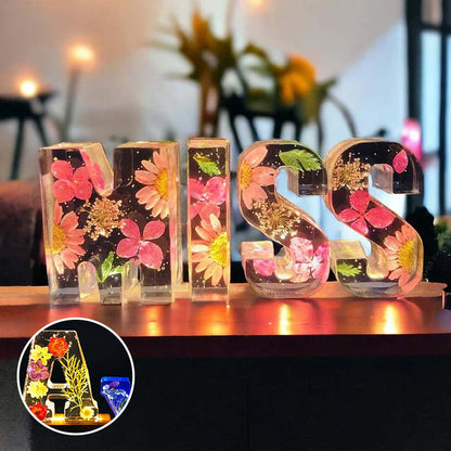 Rynx | Night light made of resin with floral pattern