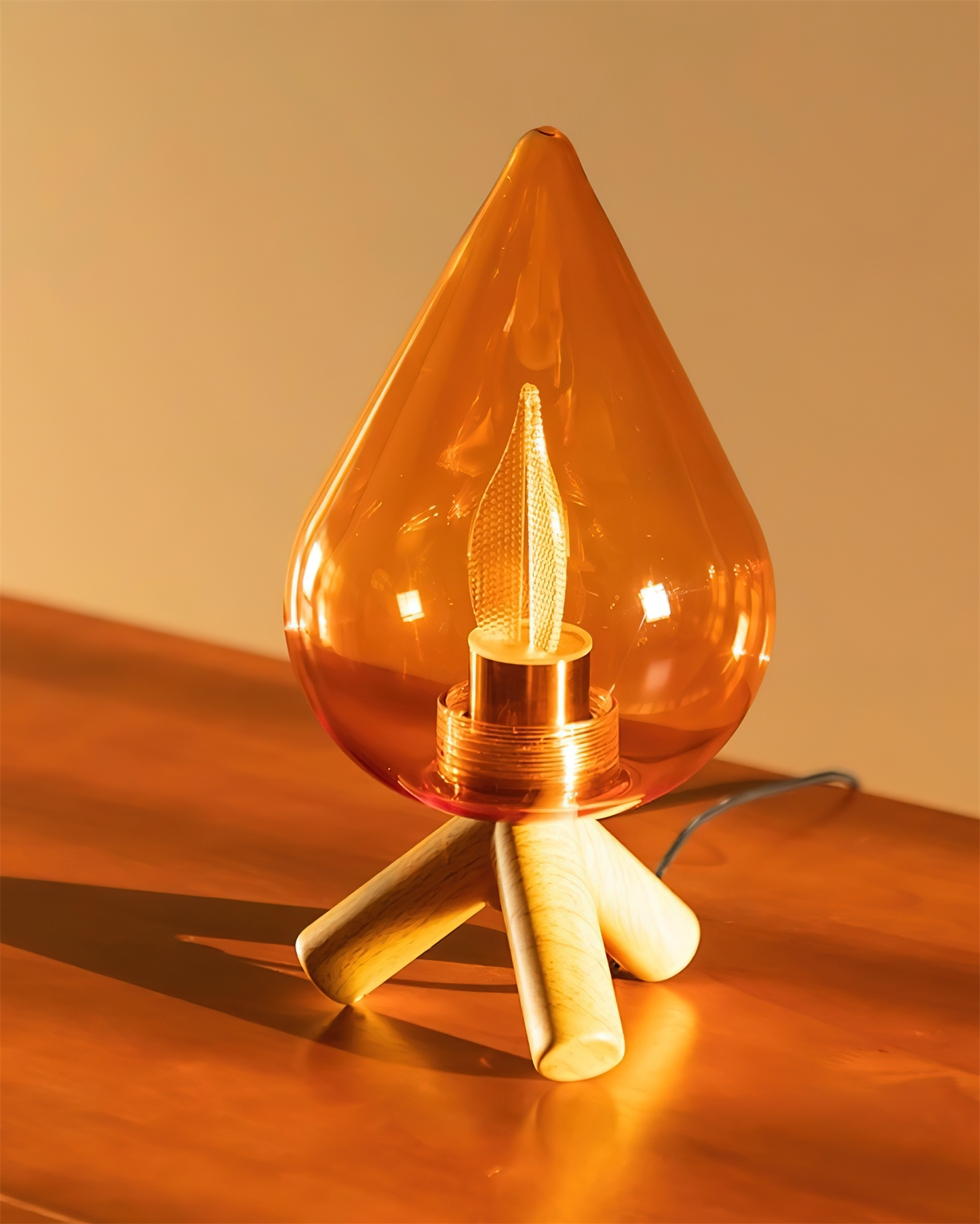 Rynx | Flame Table Lamp