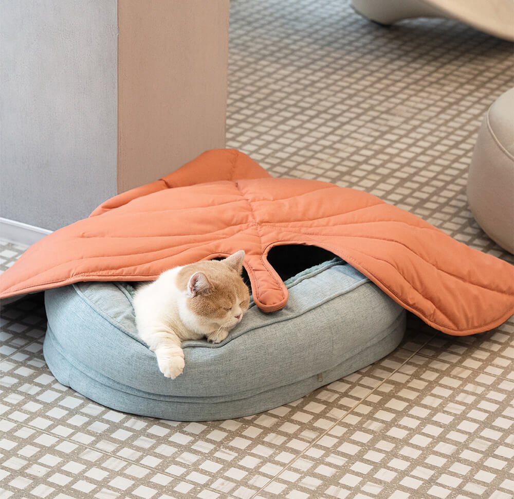 Rynx | Leaf-shaped Dog Blanket With Donut Dog Bed Luxury Dog Gifts