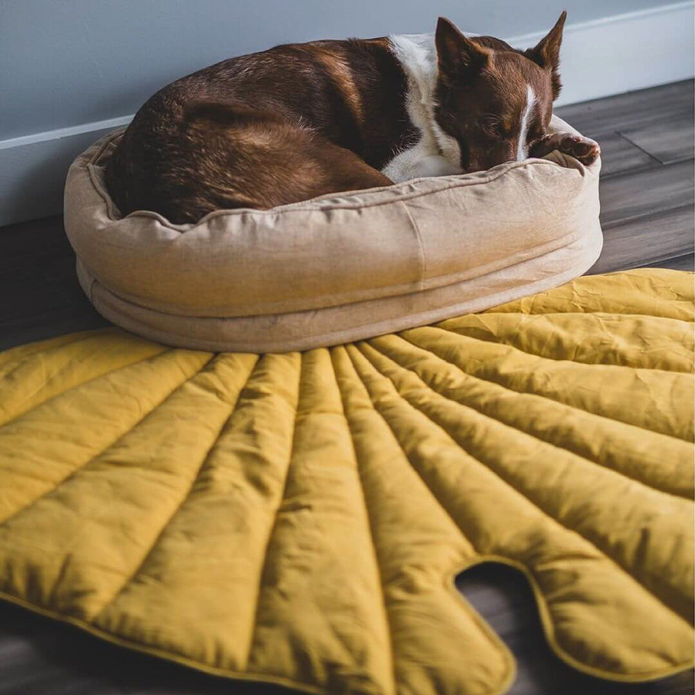 Rynx | Leaf-shaped Dog Blanket With Donut Dog Bed Luxury Dog Gifts