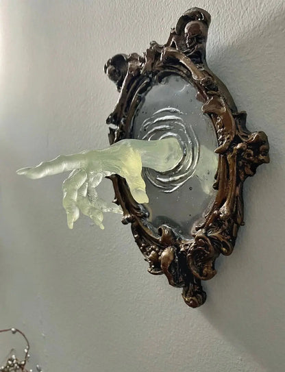 Rynx | Spirit in the Mirror – Shining 3D wall decoration made of resin for mysterious spaces