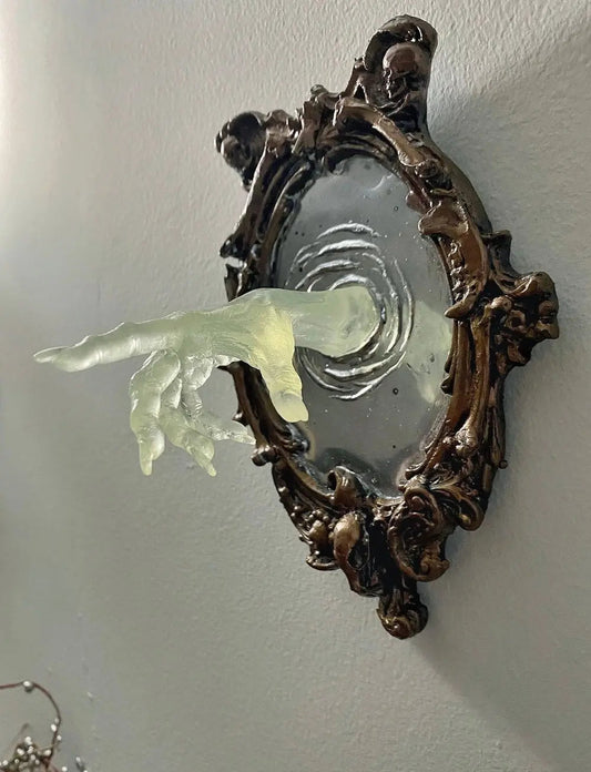 Rynx | Spirit in the Mirror – Shining 3D wall decoration made of resin for mysterious spaces