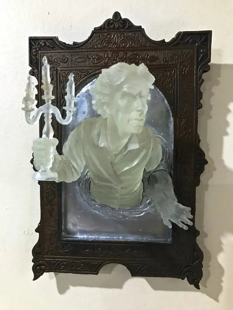 Rynx | Spirit in the Mirror – Shining 3D wall decoration made of resin for mysterious spaces