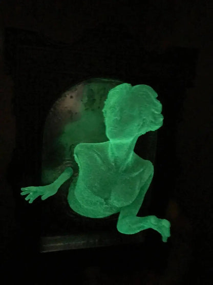 Rynx | Spirit in the Mirror – Shining 3D wall decoration made of resin for mysterious spaces