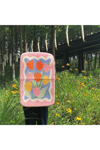 Rynx | Tulip-shaped rug