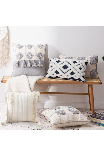 Rynx | tufted cushion cover