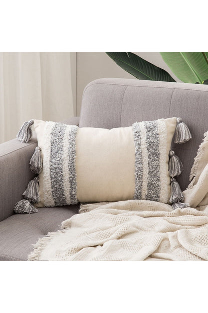 Rynx | tufted cushion cover