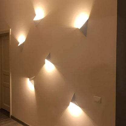 Rynx | Orr Modern Minimalist Triangular LED Wall Lamp White/Black Metal