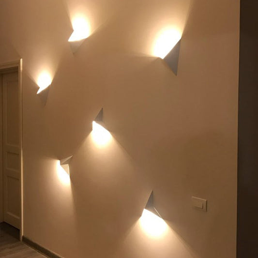 Rynx | Orr Modern Minimalist Triangular LED Wall Lamp White/Black Metal