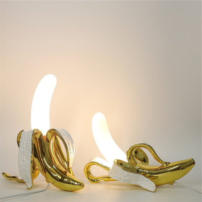 Rynx | Chiquita Charm - Playful table lamp with banana and USB connection | Perfect addition to any home or office