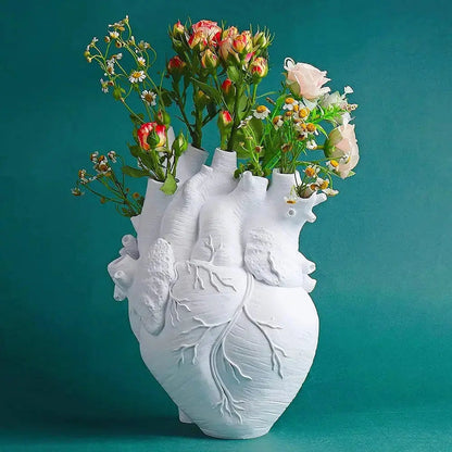 Rynx | Heart-shaped Resin Art Vase – Elegant, creative flower decoration