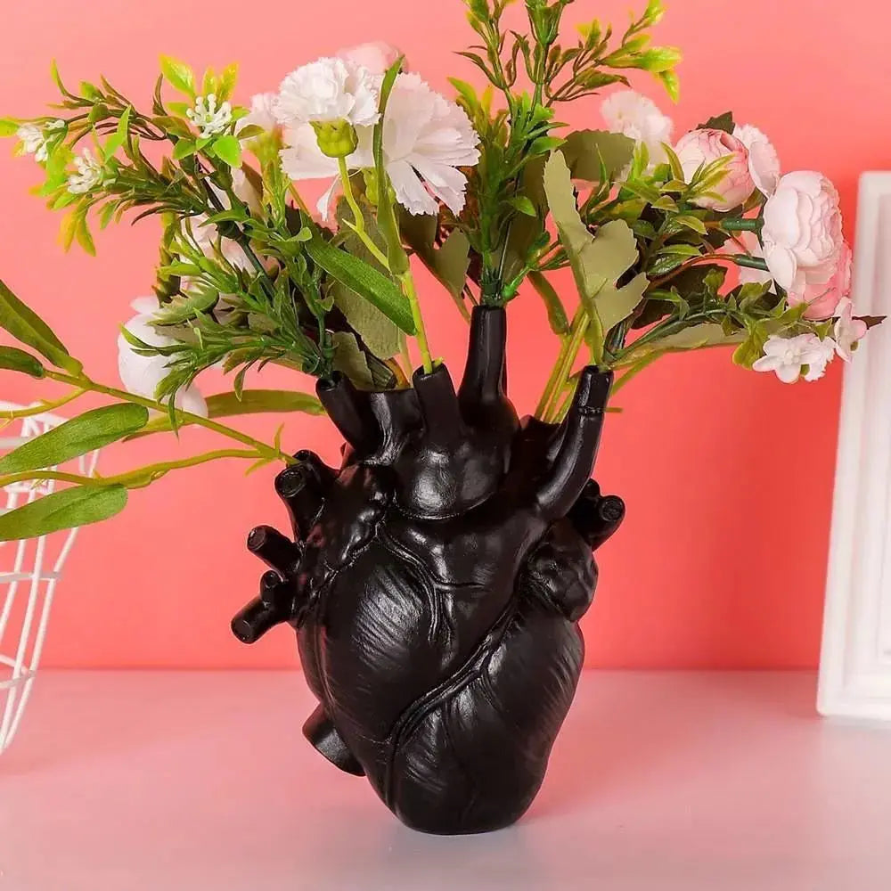 Rynx | Heart-shaped Resin Art Vase – Elegant, creative flower decoration