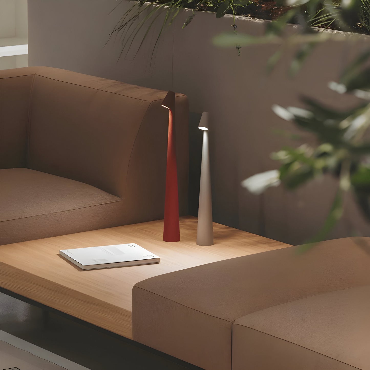 Rynx | Elegant LED Table Lamp - Wireless and Dimmable