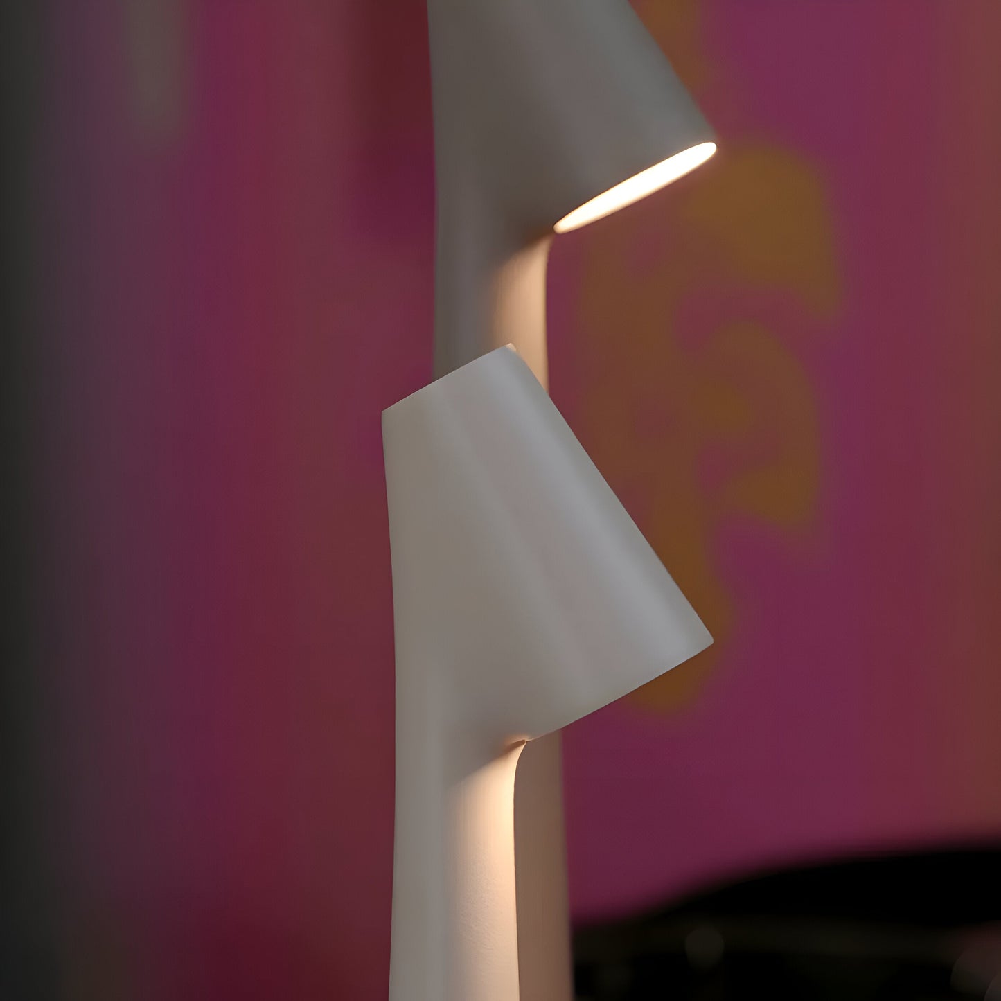 Rynx | Elegant LED Table Lamp - Wireless and Dimmable