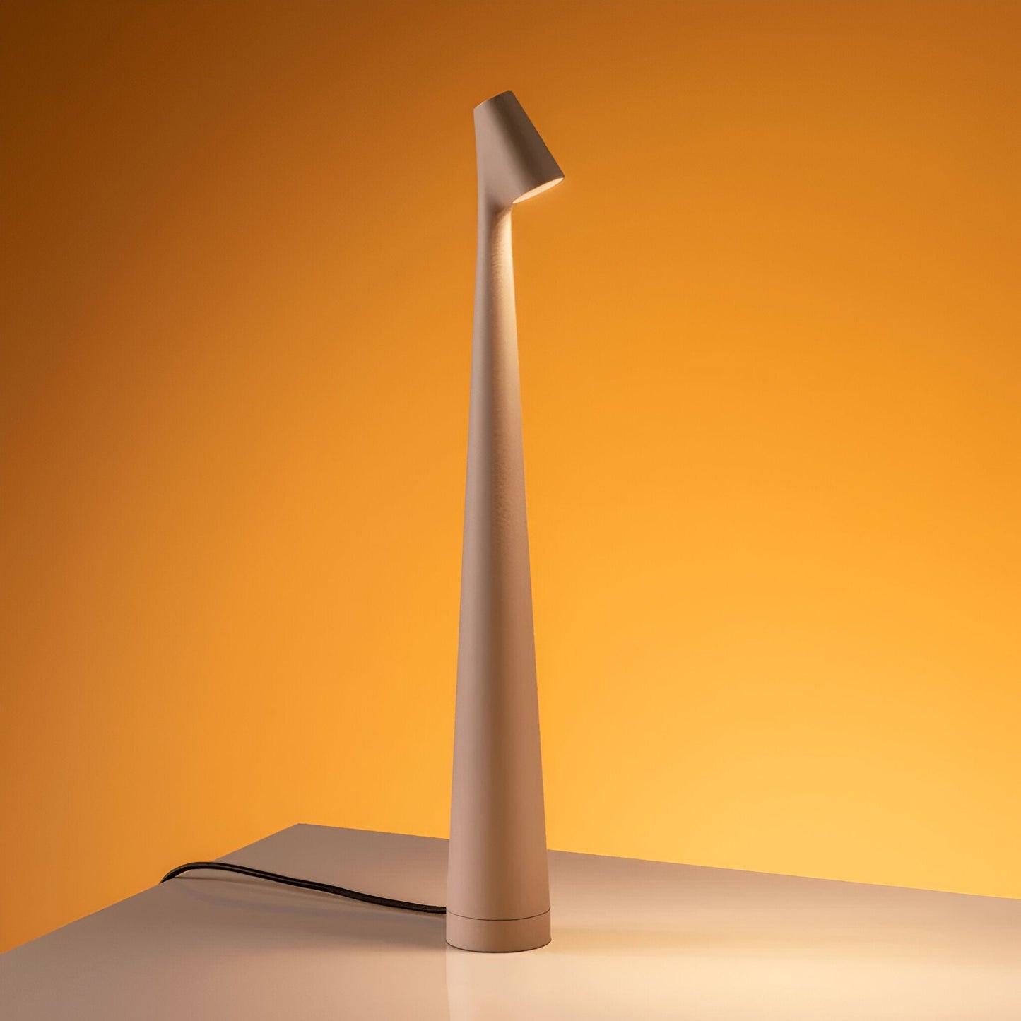 Rynx | Elegant LED Table Lamp - Wireless and Dimmable