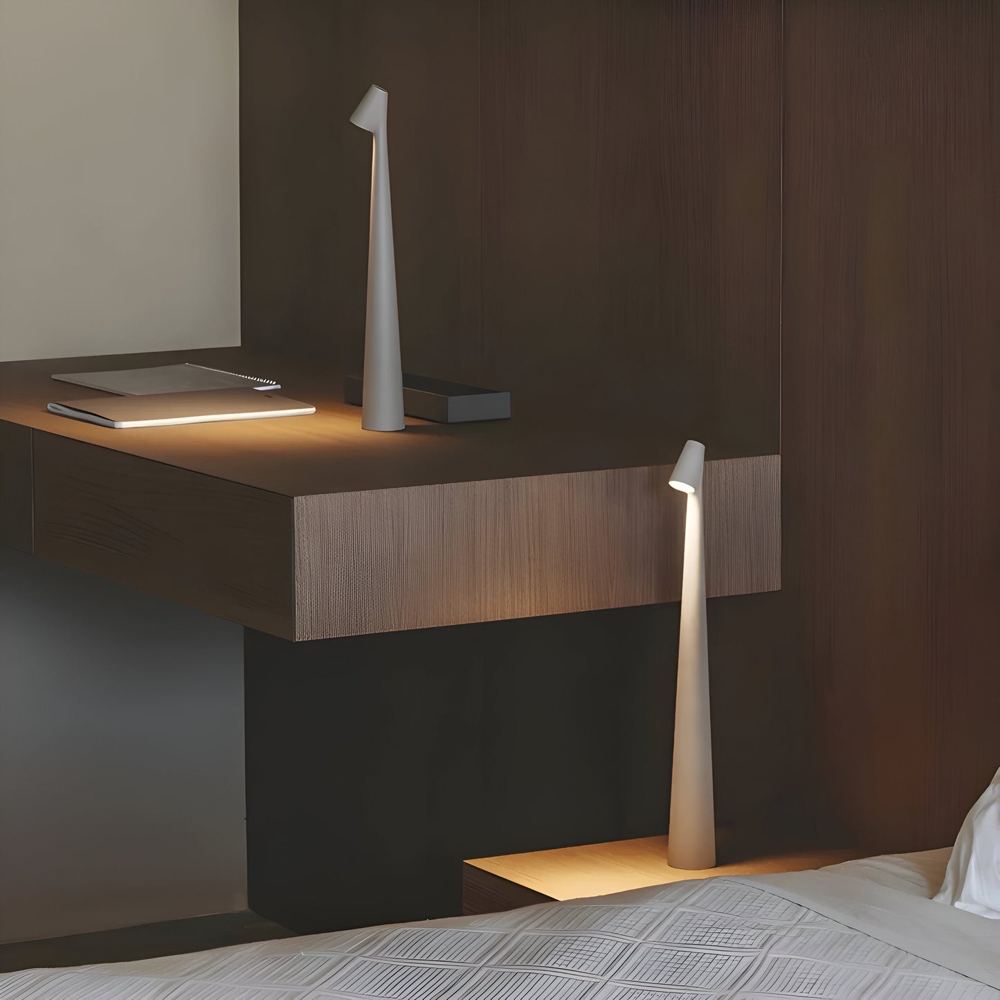 Rynx | Elegant LED Table Lamp - Wireless and Dimmable