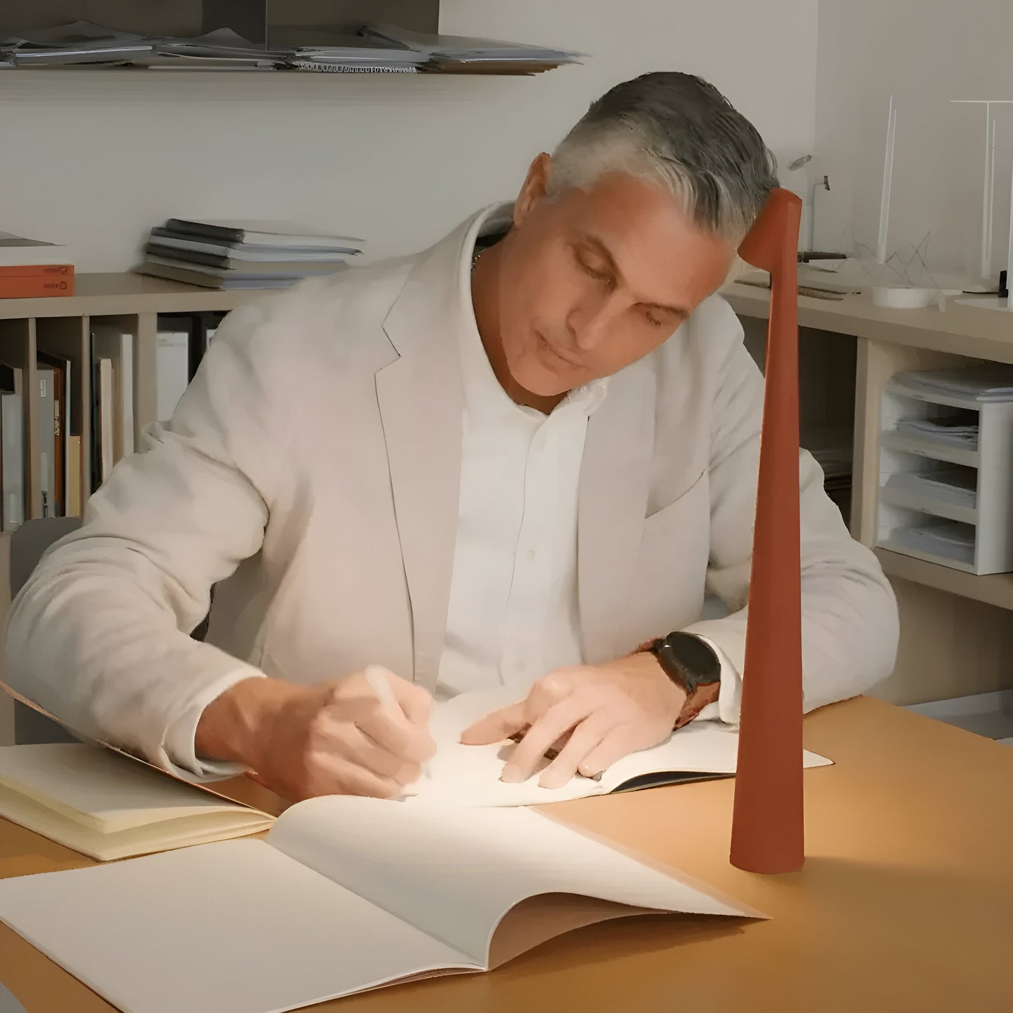 Rynx | Elegant LED Table Lamp - Wireless and Dimmable
