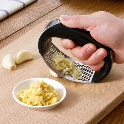 Rynx | Durable garlic press made of stainless steel for effortless crushing