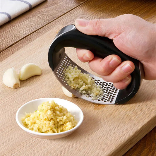 Rynx | Durable garlic press made of stainless steel for effortless crushing