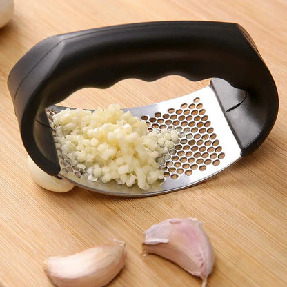 Rynx | Durable garlic press made of stainless steel for effortless crushing