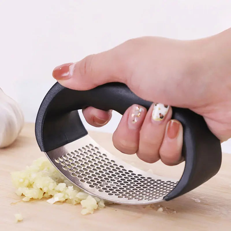 Rynx | Durable garlic press made of stainless steel for effortless crushing