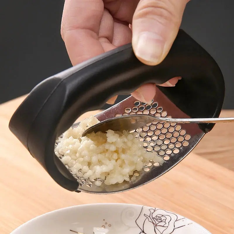Rynx | Durable garlic press made of stainless steel for effortless crushing
