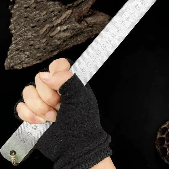Rynx | Ruler made of hardened steel – used as an emergency tool