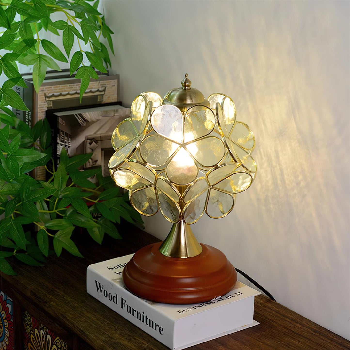 Rynx | Lumi Tiffany Table Lamp